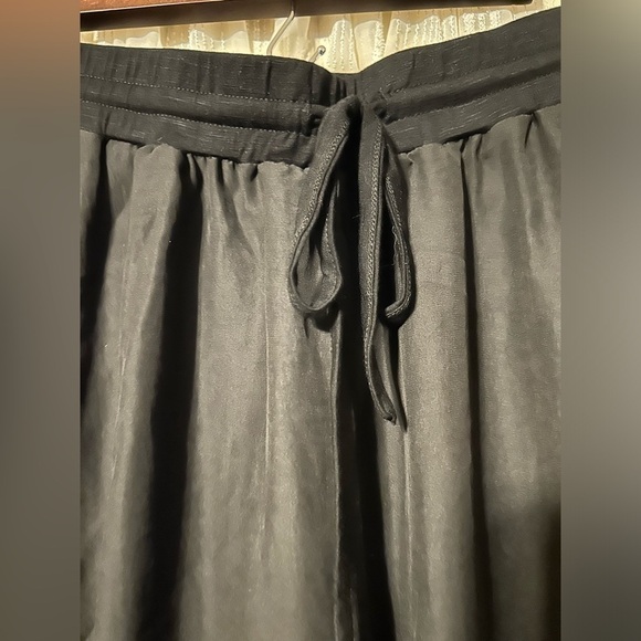 Simple by Suzanne Betro satin trimmed jogger - Picture 2 of 9